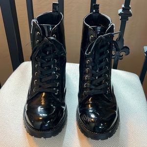 Shoe dazzle boots sz 9.5